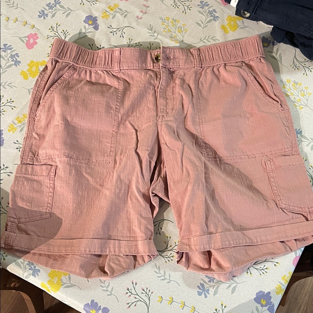 Women's Casual Pink Bermuda Shorts